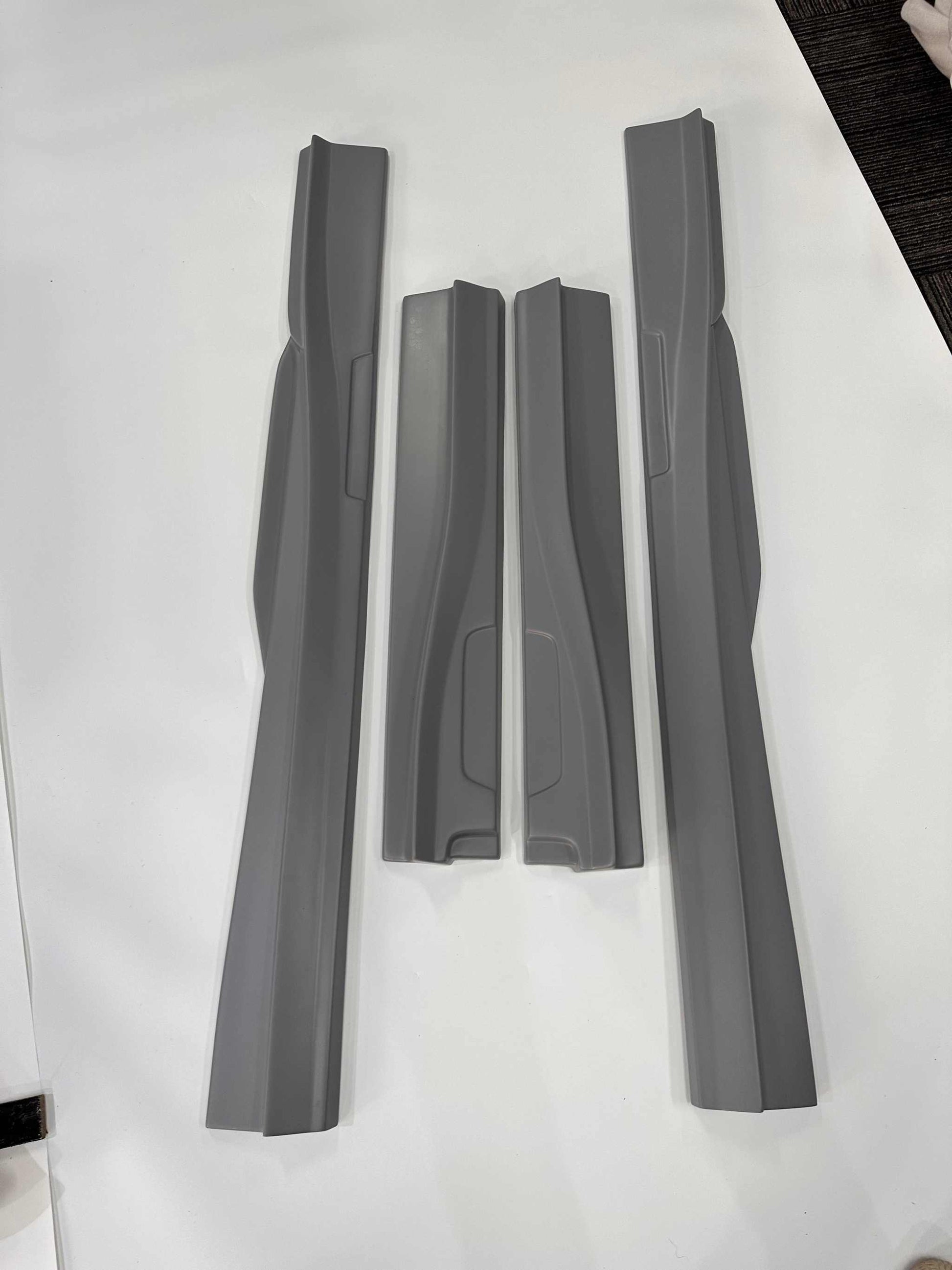 Side skirts for Mustang Mach-E 2021-2025 in wet carbon fiber, easy add-on installation with 3M tape and screws.
